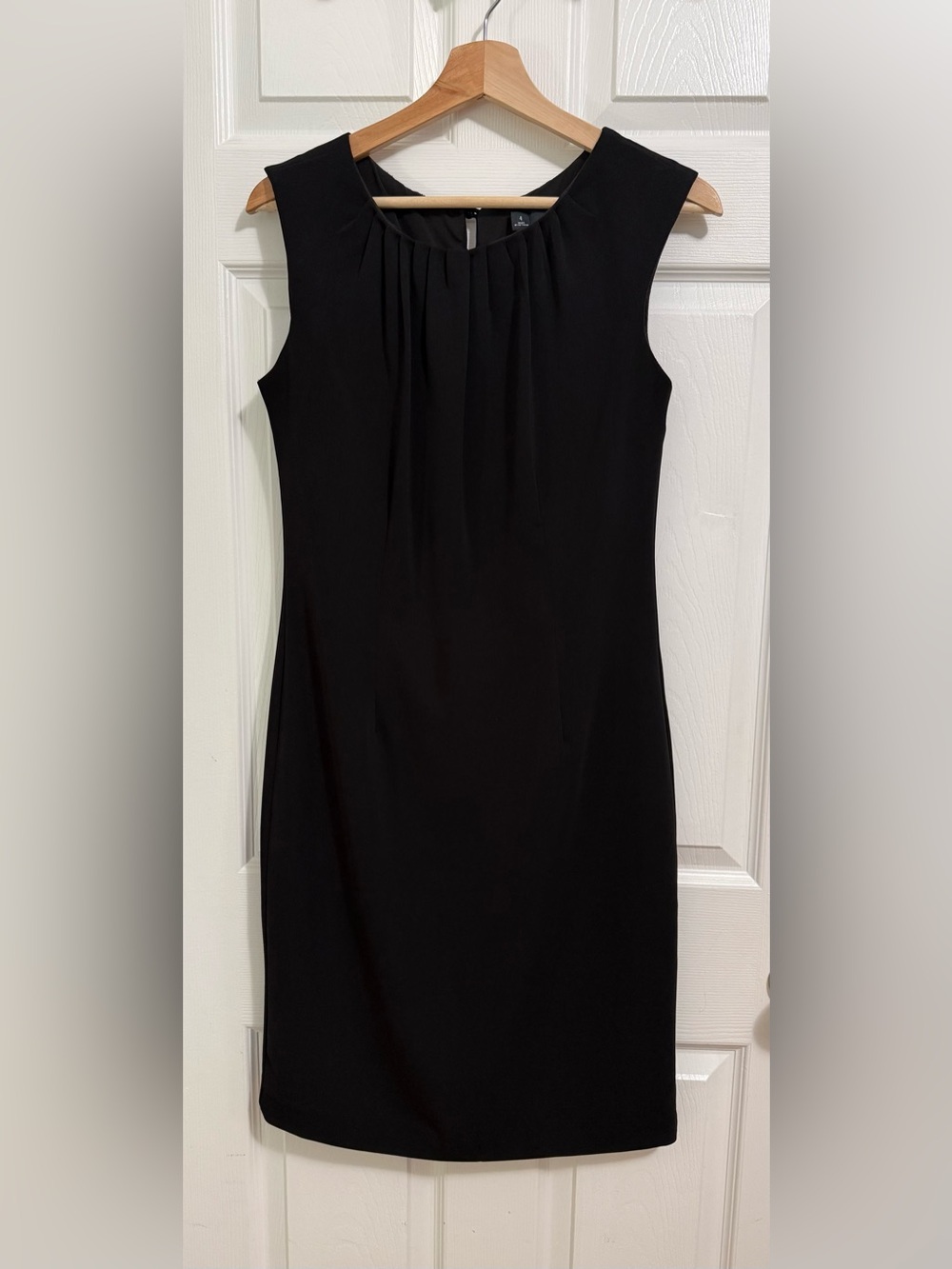 Chetta B Black Sleeveless Sheath Dress